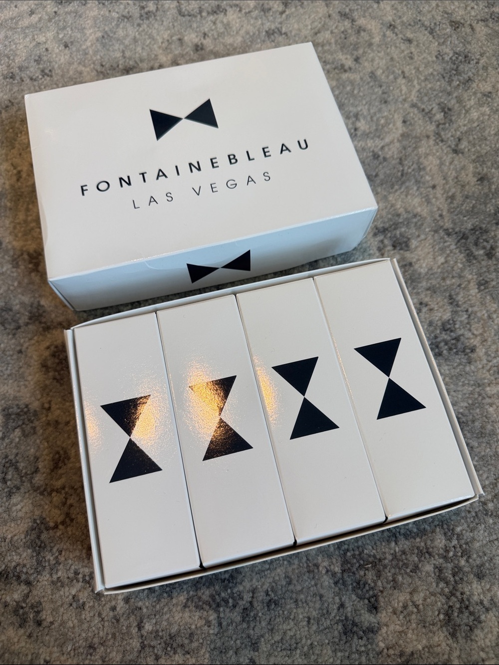 Fontainebleau Titleist Golf Balls Set - Picture 4 of 5